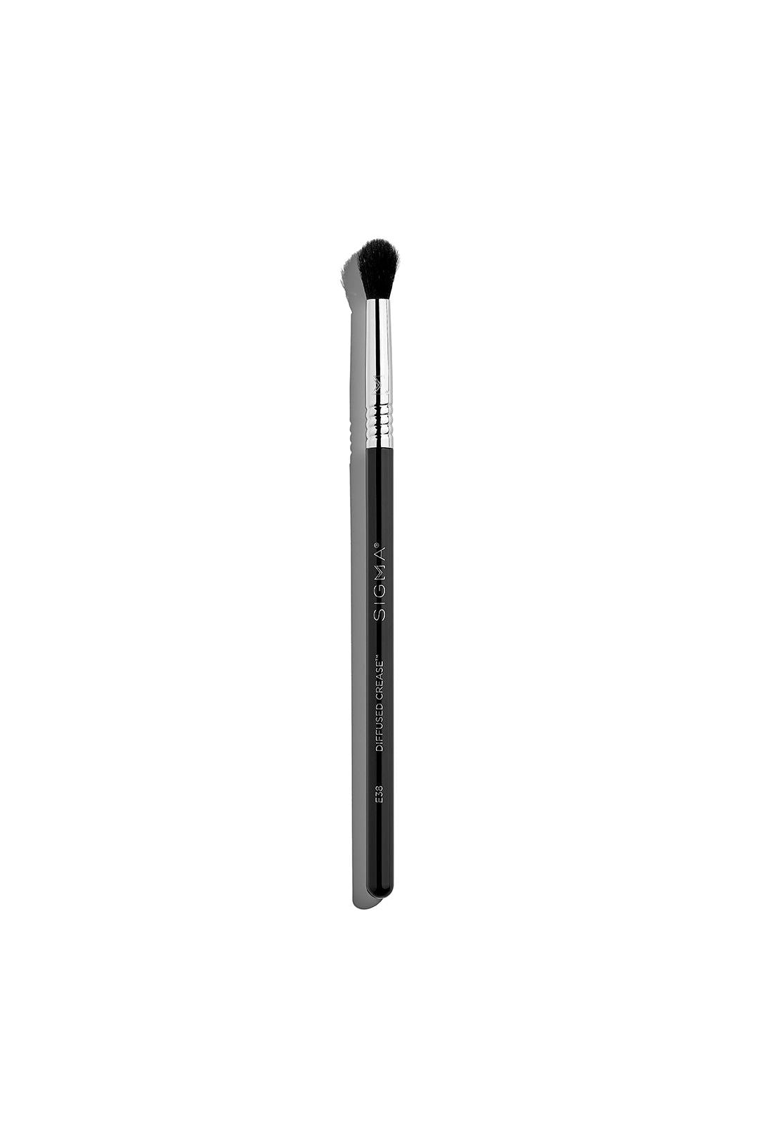 E38 Diffused Crease™ Brush