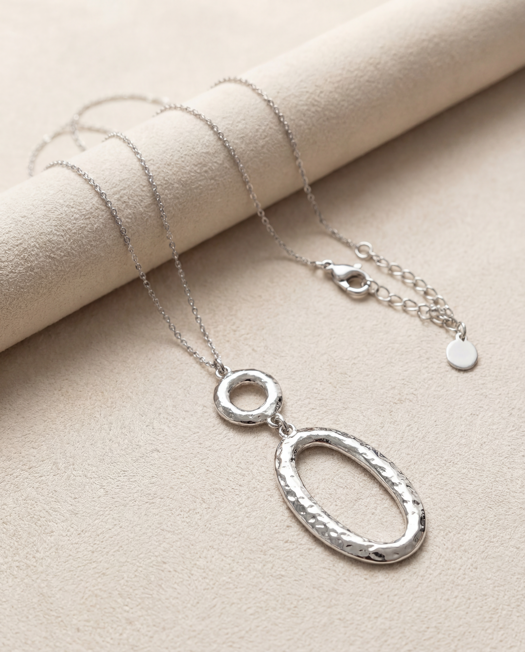The Round Hammered Necklace | Silver