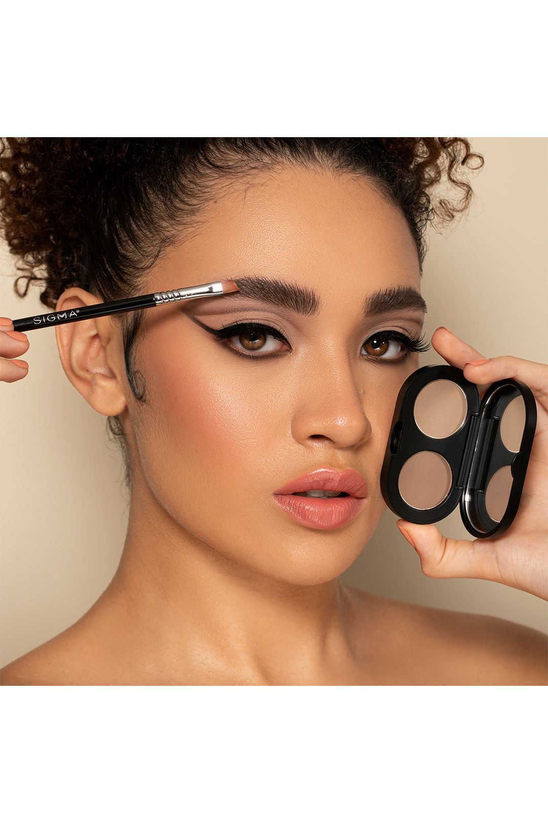 COLOR + SHAPE BROW POWDER DUO - MEDIUM MODEL