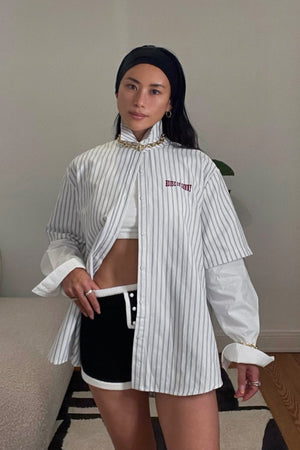 @0bzarrie in House of Sunny Contrast Hot Pants