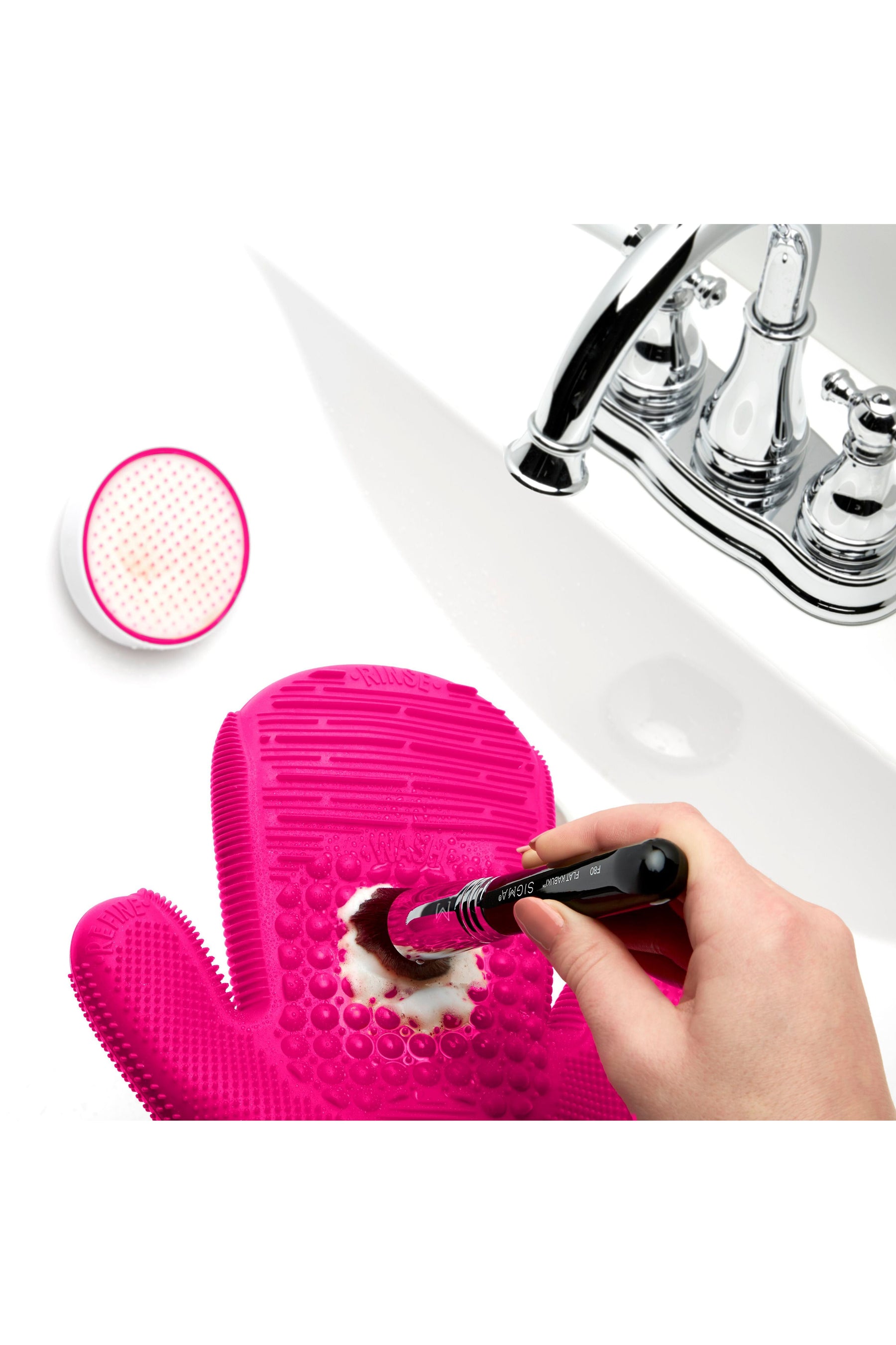 2X Sigma Spa® Brush Cleaning Glove