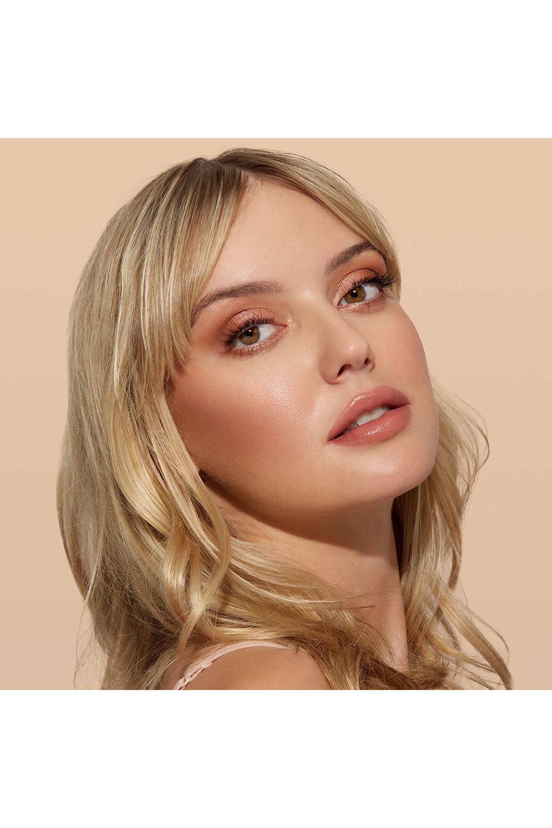 PEACH PIE EYESHADOW QUAD MODEL
