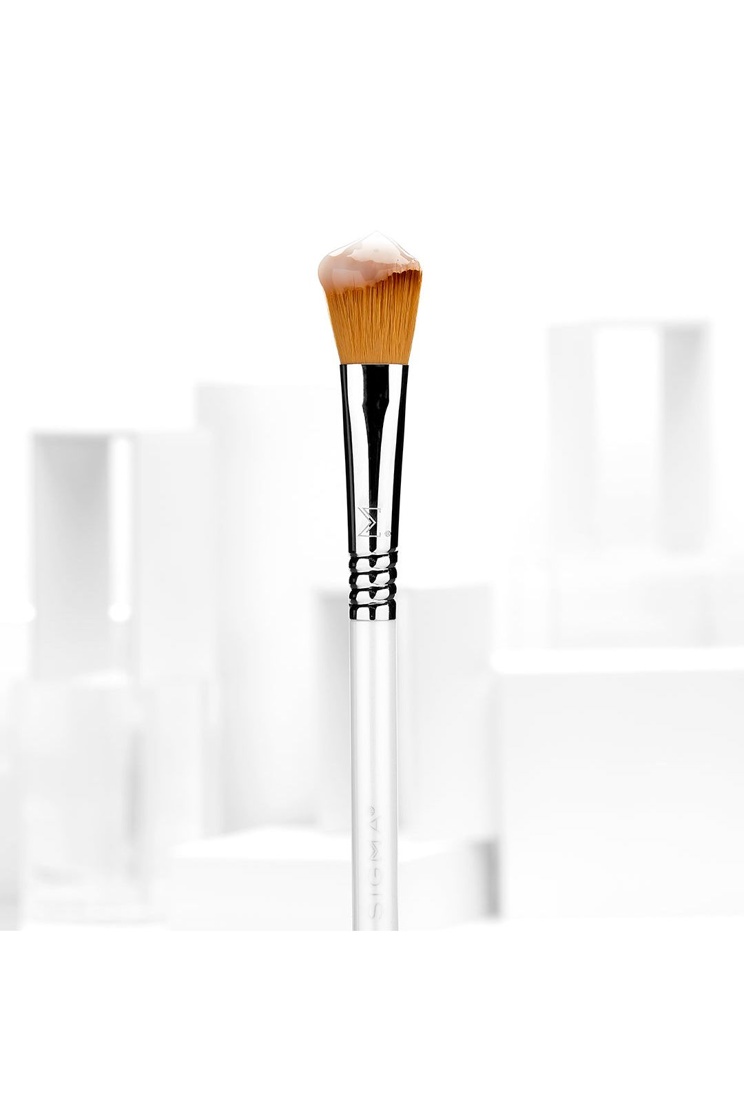 Skincare brush for gel masks by Sigma Beauty 