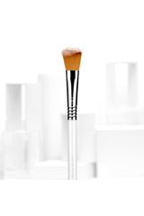 Skincare brush for gel masks by Sigma Beauty 