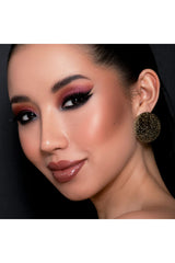 WARM NEUTRALS EYESHADOW PALETTE MODEL IMAGE